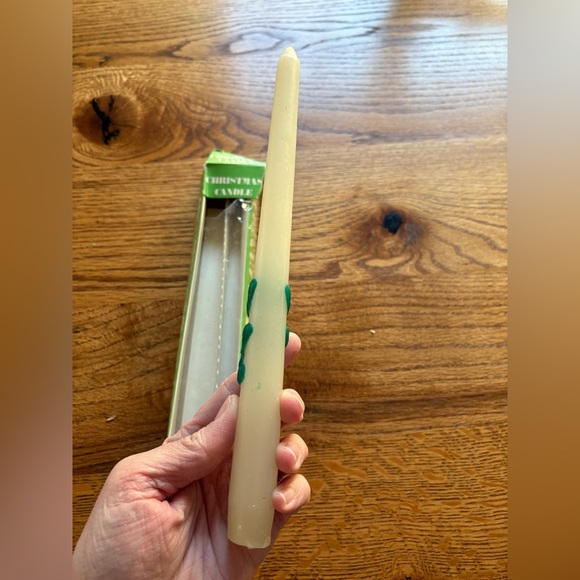 1 Vintage Christmas Taper-10 inch- white with green and red holly leaves & berry - Picture 8 of 9